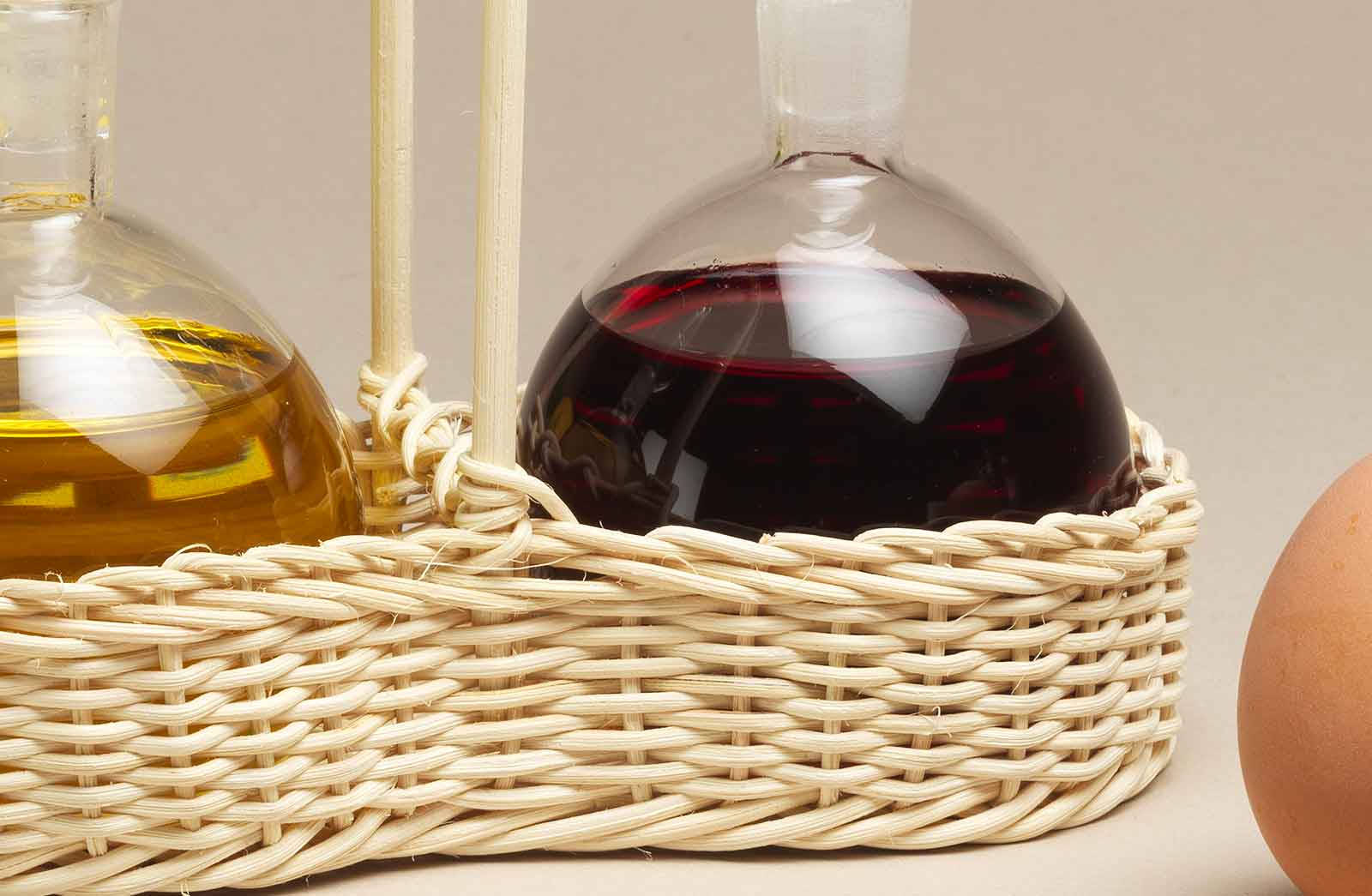 Petunia-Basket-for-oil-and-vinegar